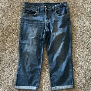 NWOT Women’s Levi capris
